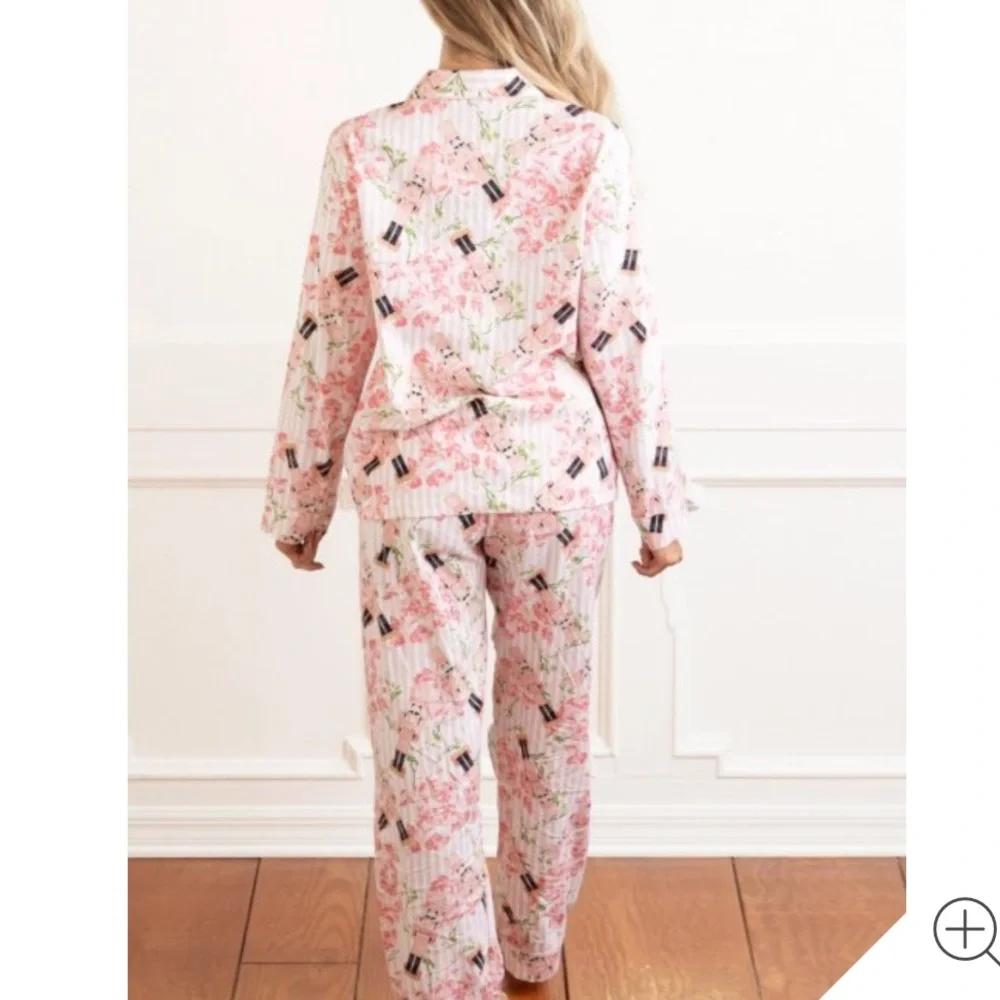8 Oak Lane Ladies Pink Pajamas with Fun Nutcracker Christmas Print.‎ Size XS/S.
